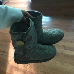 short knit uggs w button